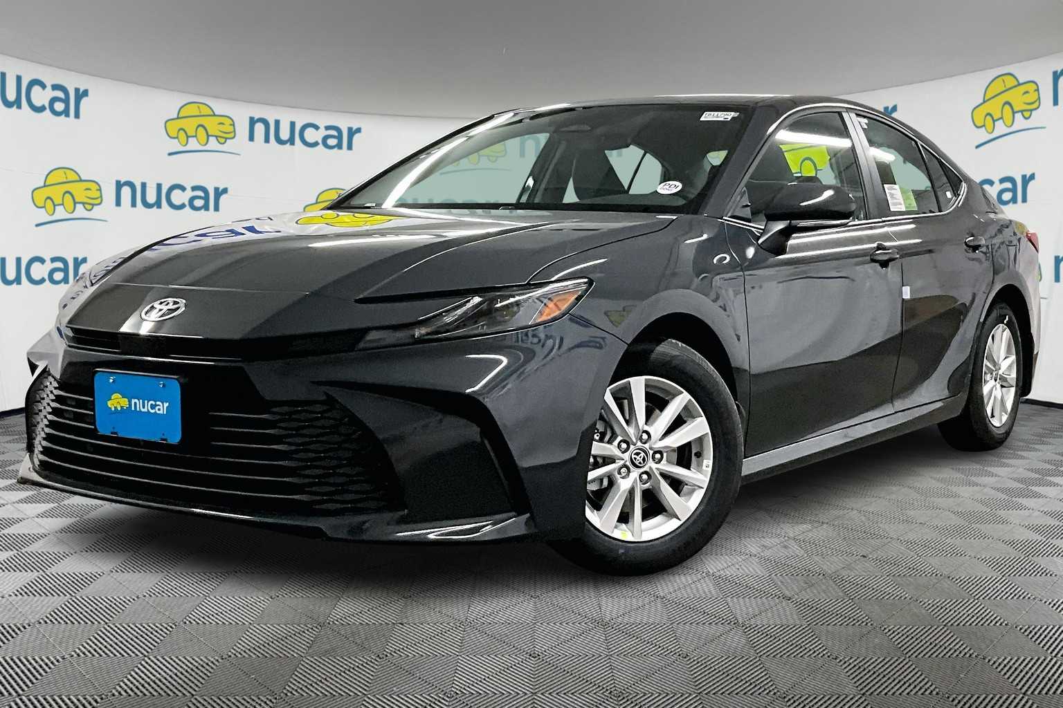 2025 Toyota Camry LE - Photo 4