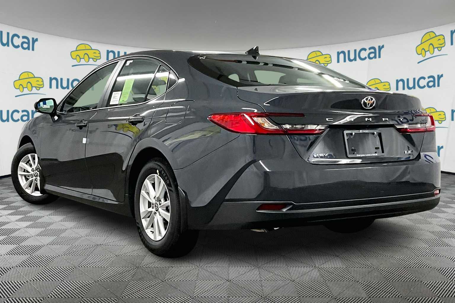 2025 Toyota Camry LE - Photo 5