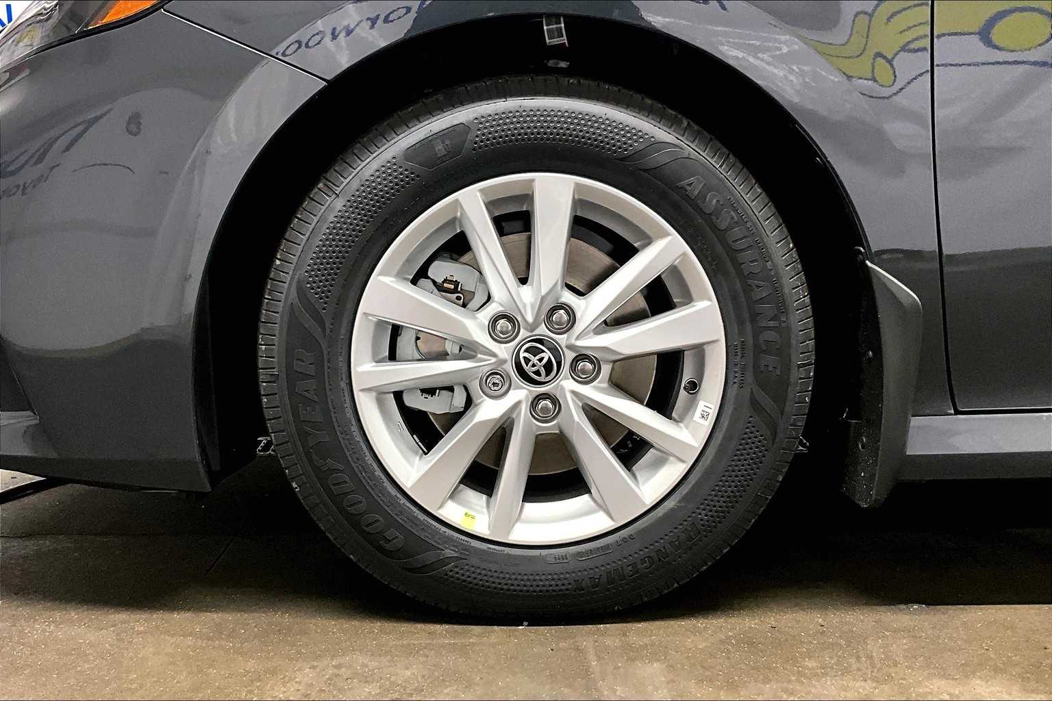 2025 Toyota Camry LE - Photo 8