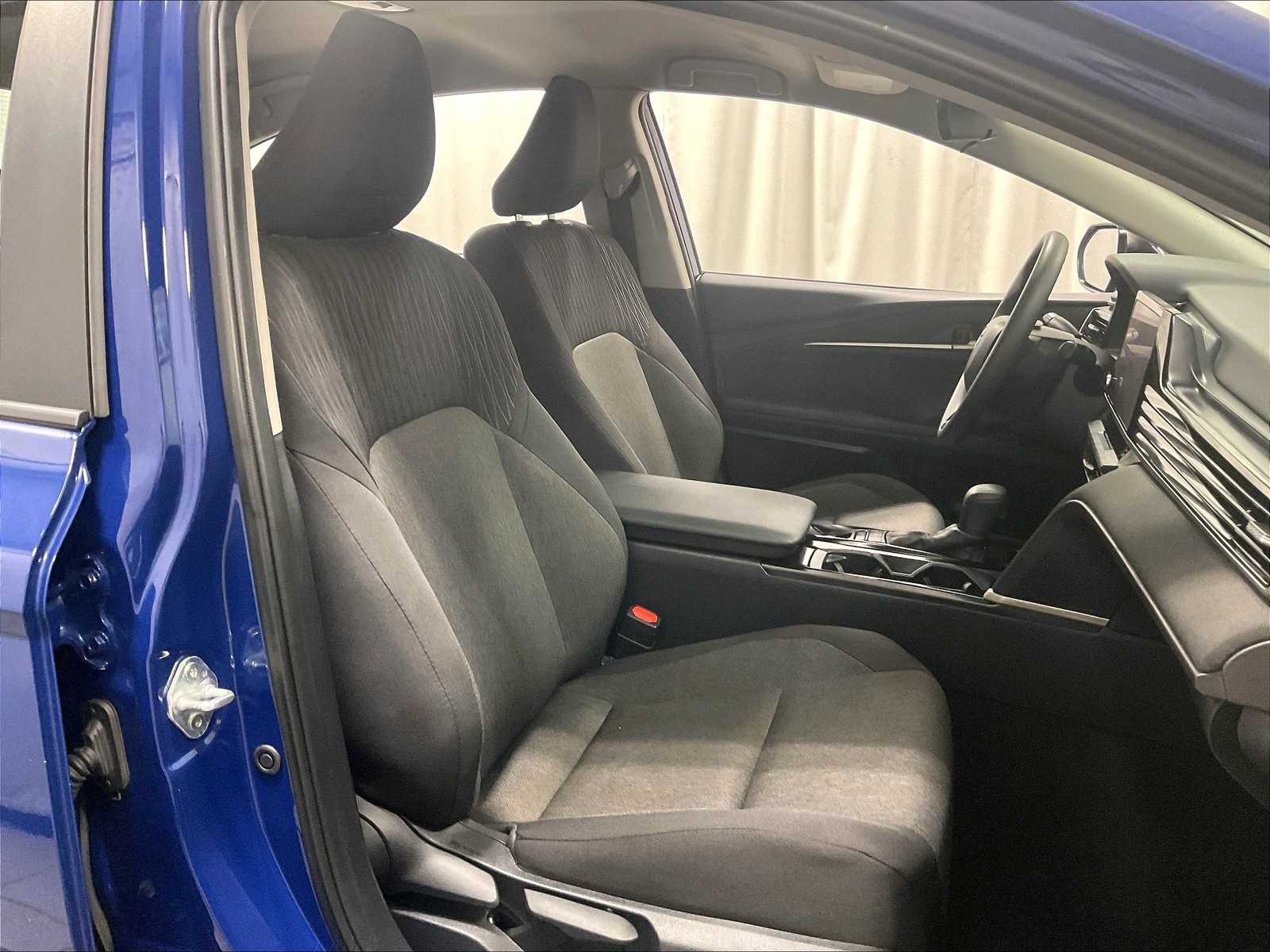 2025 Toyota Camry LE - Photo 11