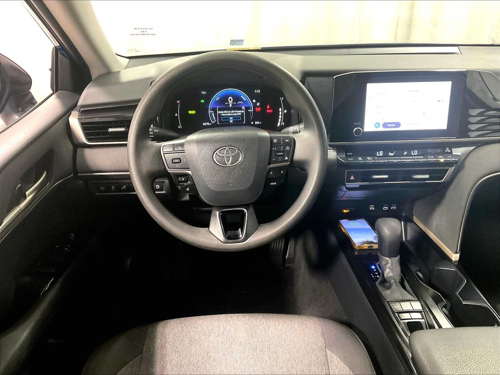 2025 Toyota Camry LE - Photo 17