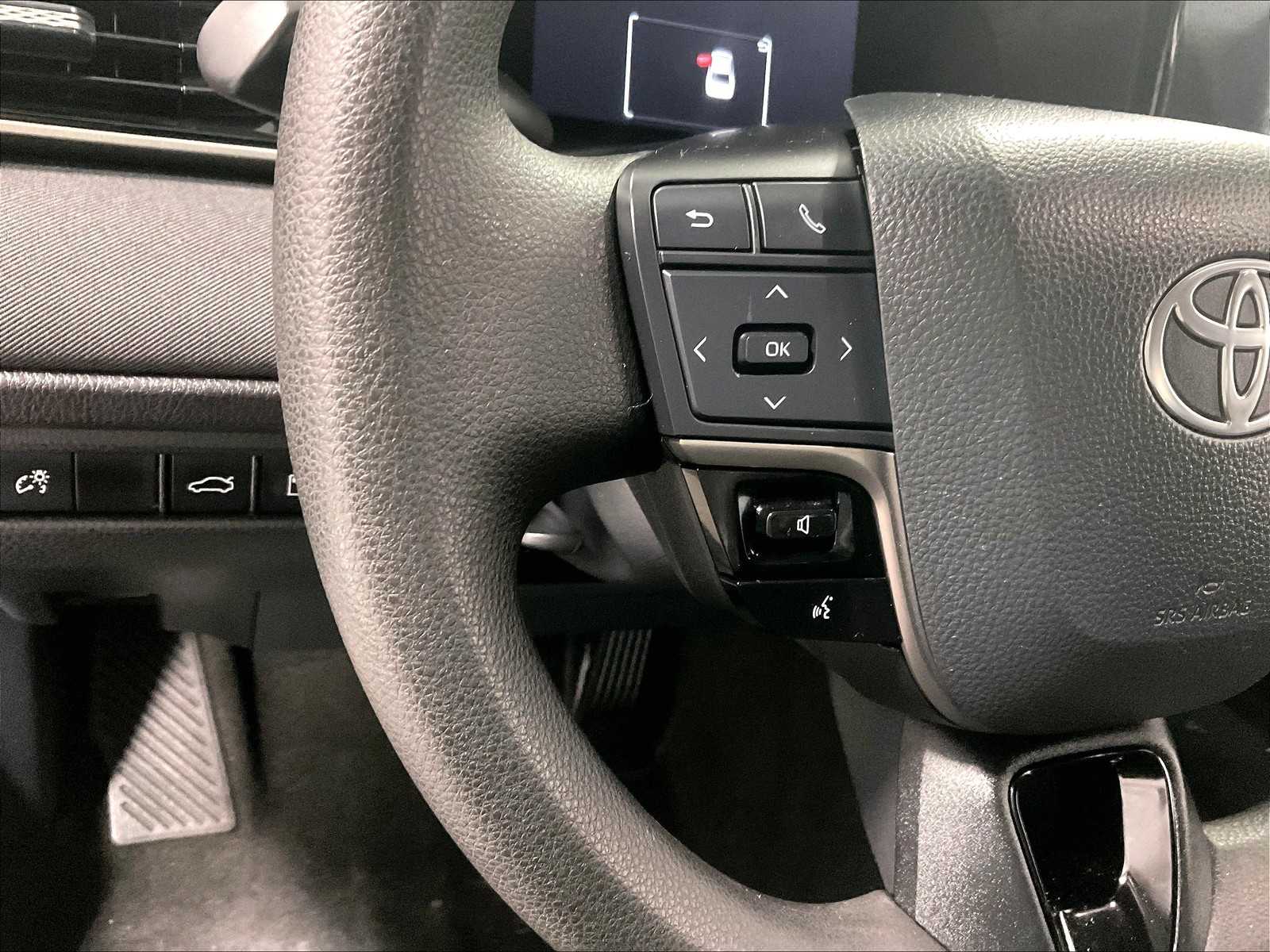 2025 Toyota Camry LE - Photo 22