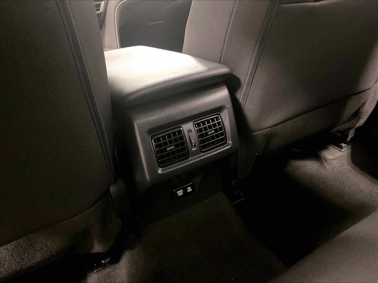 2025 Toyota Camry LE - Photo 27