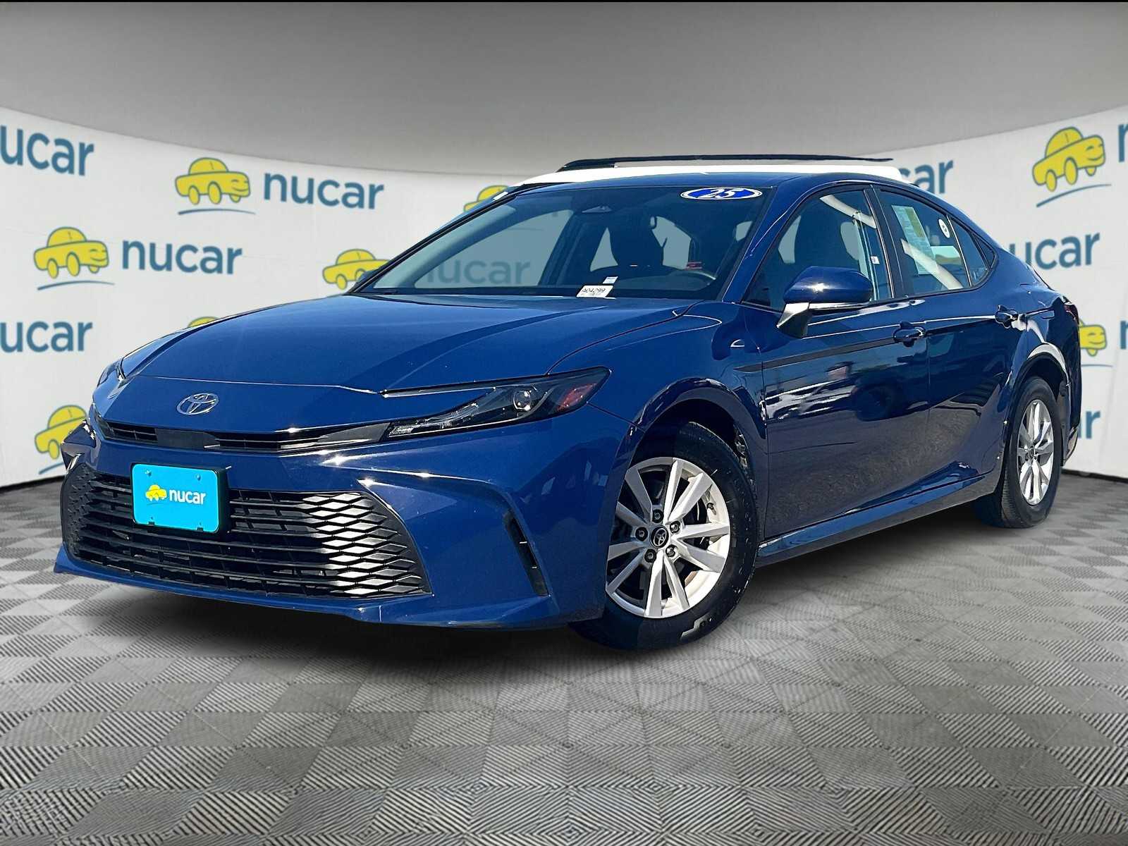 2025 Toyota Camry LE - Photo 3