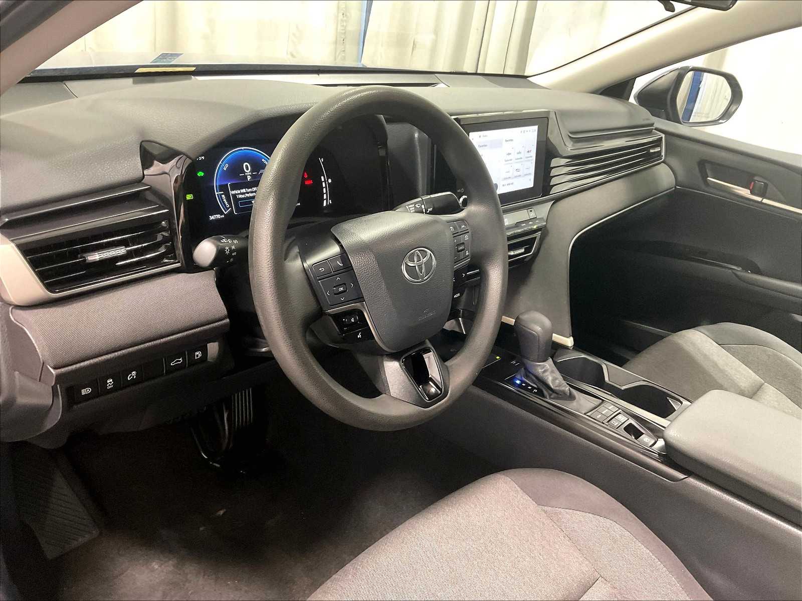 2025 Toyota Camry LE - Photo 8