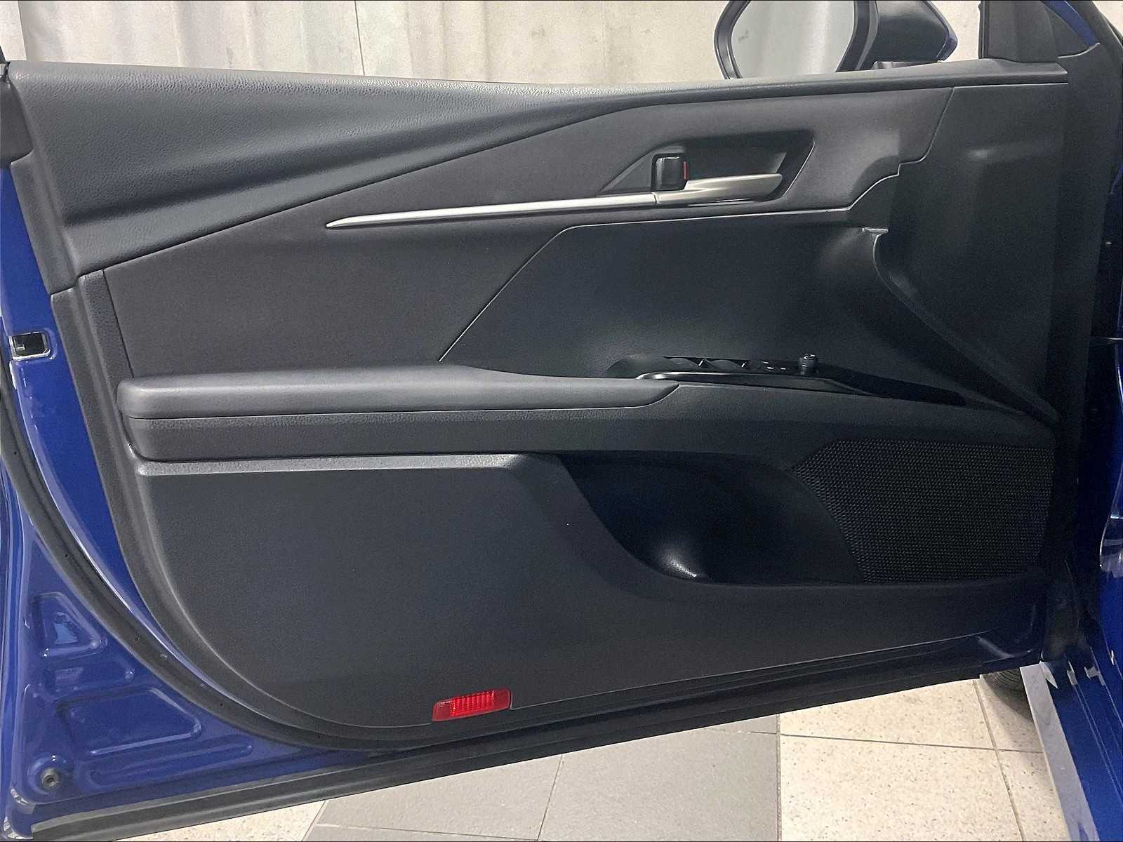 2025 Toyota Camry LE - Photo 9
