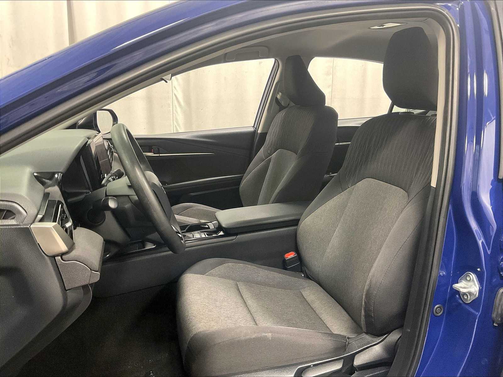 2025 Toyota Camry LE - Photo 10