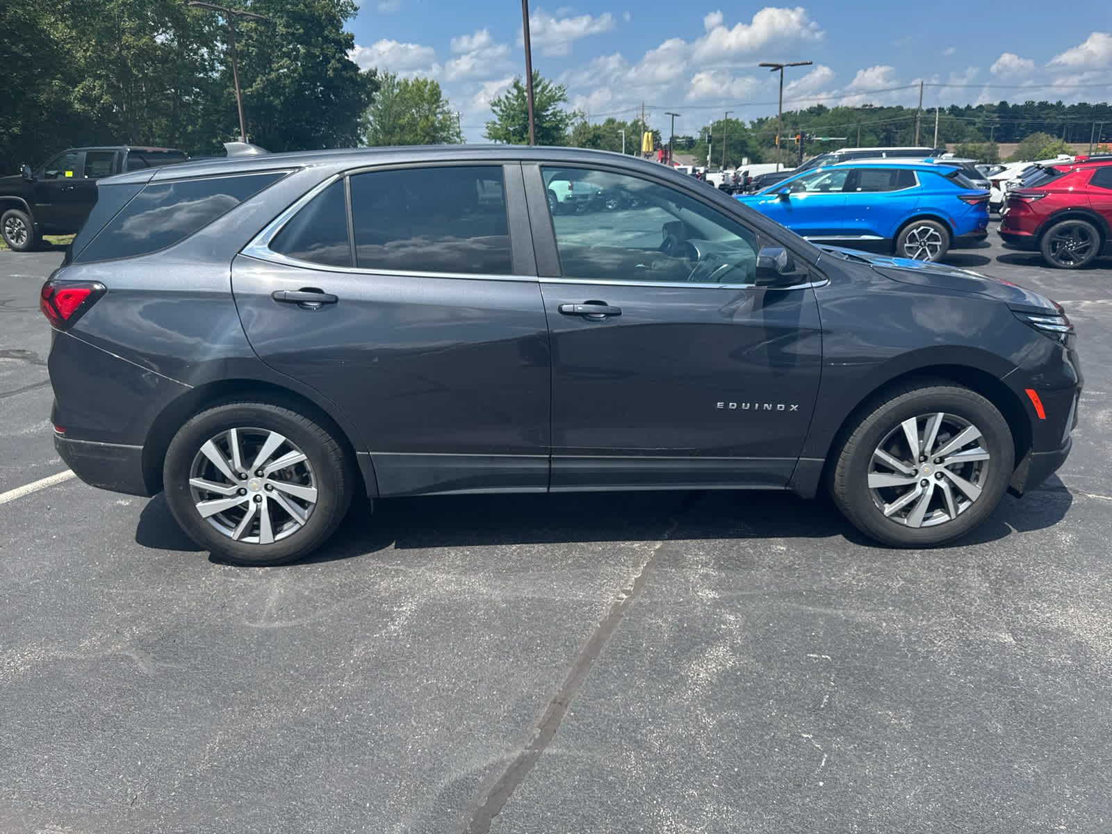2022 Chevrolet Equinox LT - Photo 2