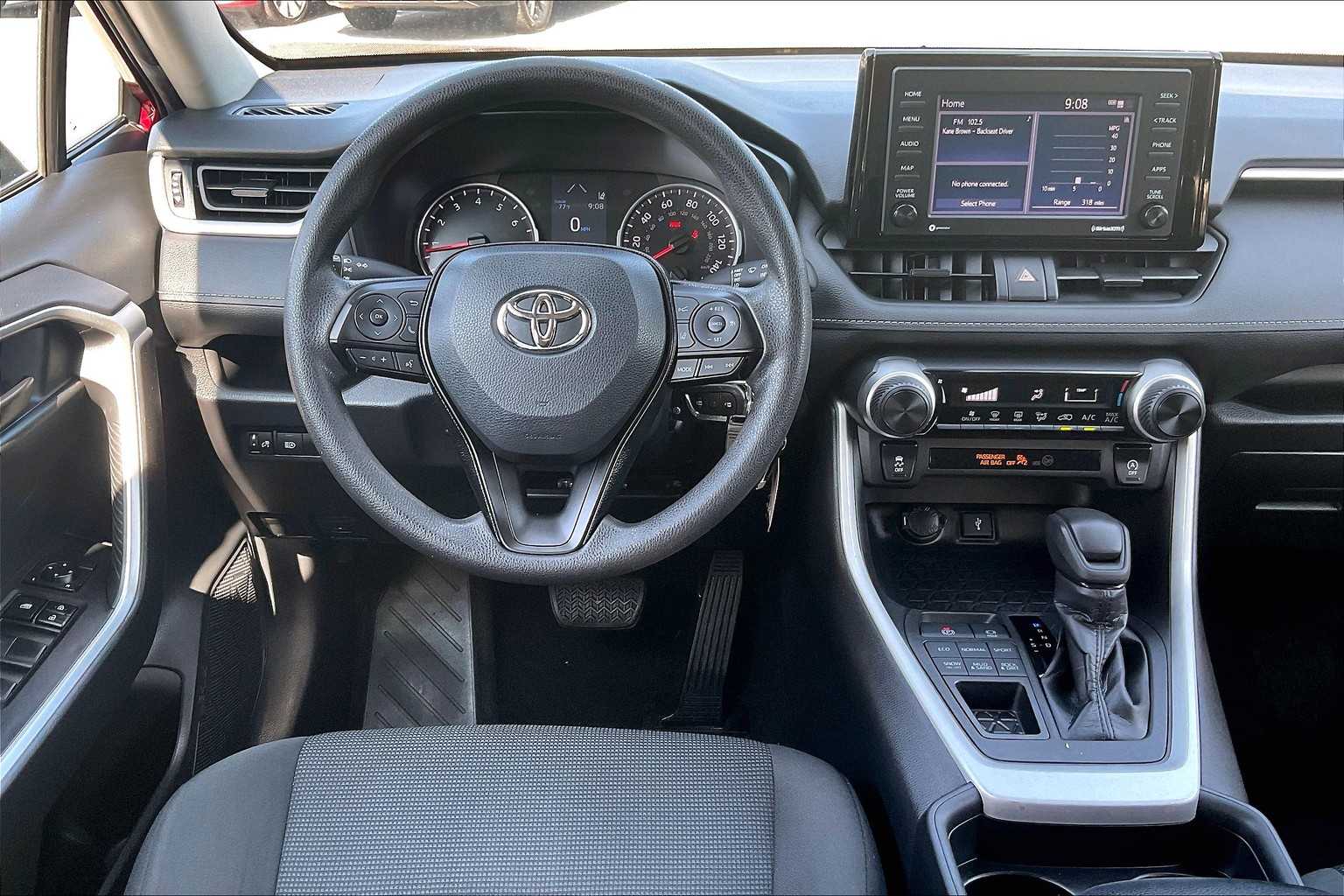 2021 Toyota RAV4 LE - Photo 17