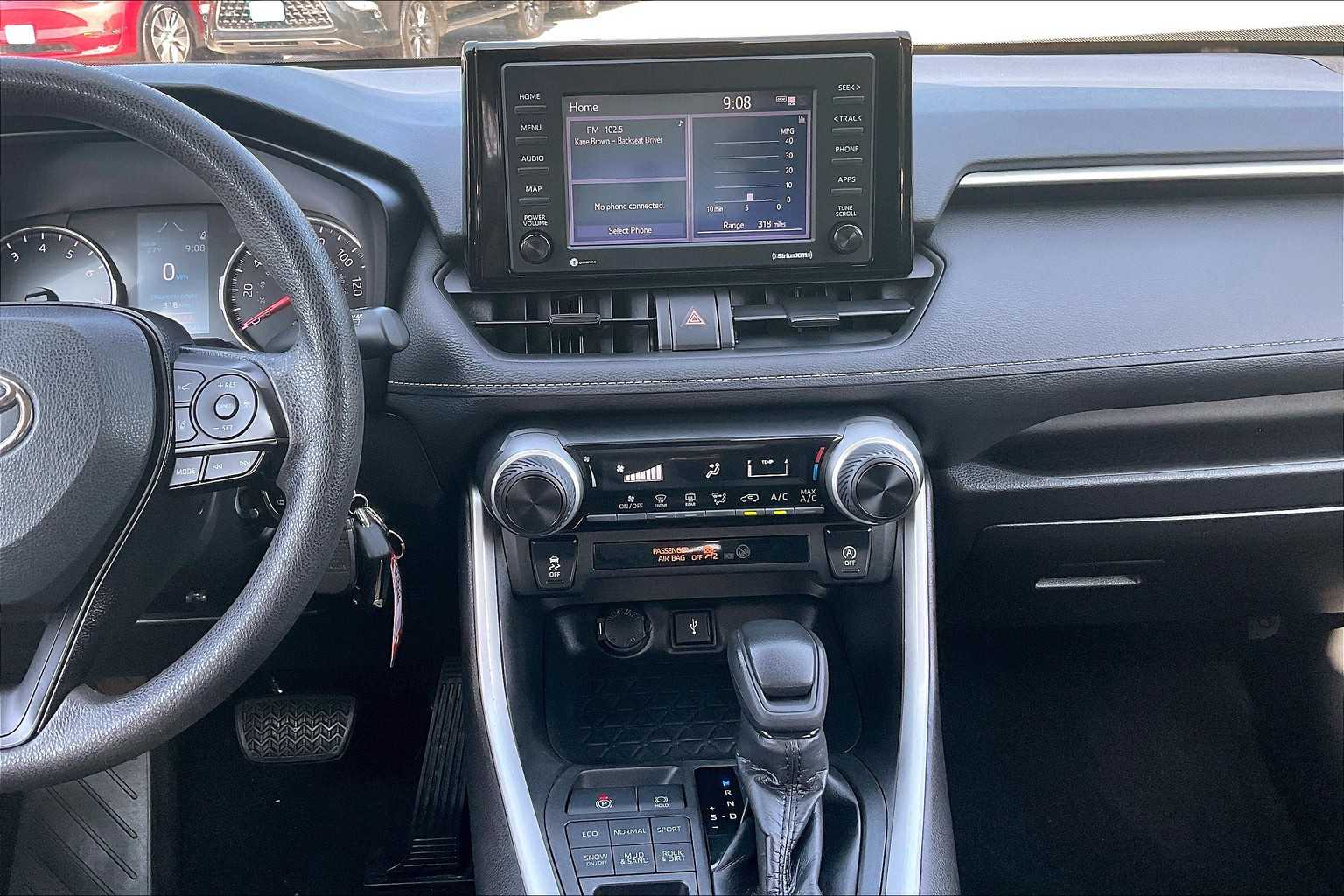 2021 Toyota RAV4 LE - Photo 18