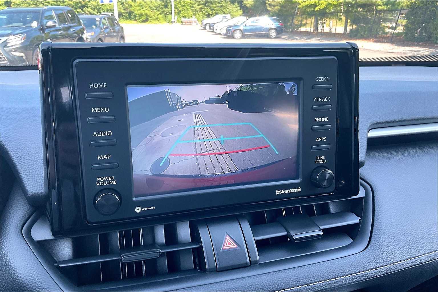 2021 Toyota RAV4 LE - Photo 19