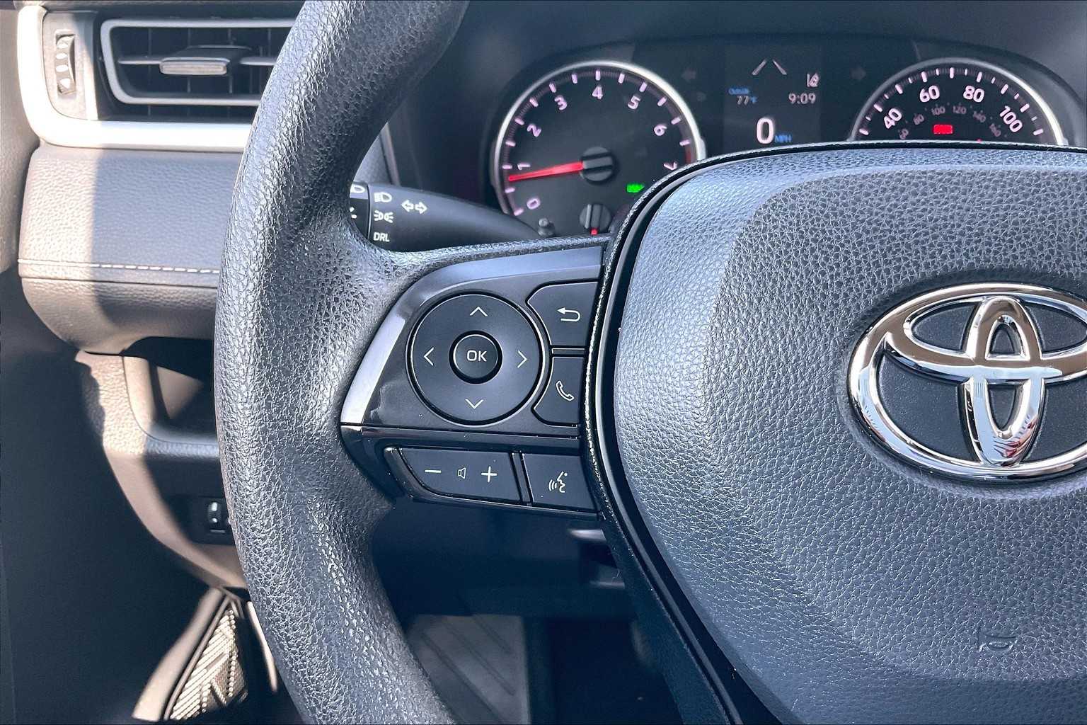 2021 Toyota RAV4 LE - Photo 22
