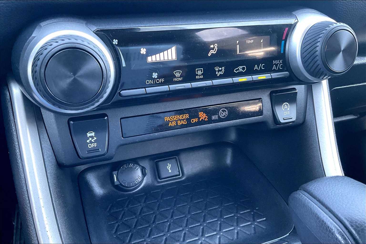 2021 Toyota RAV4 LE - Photo 25