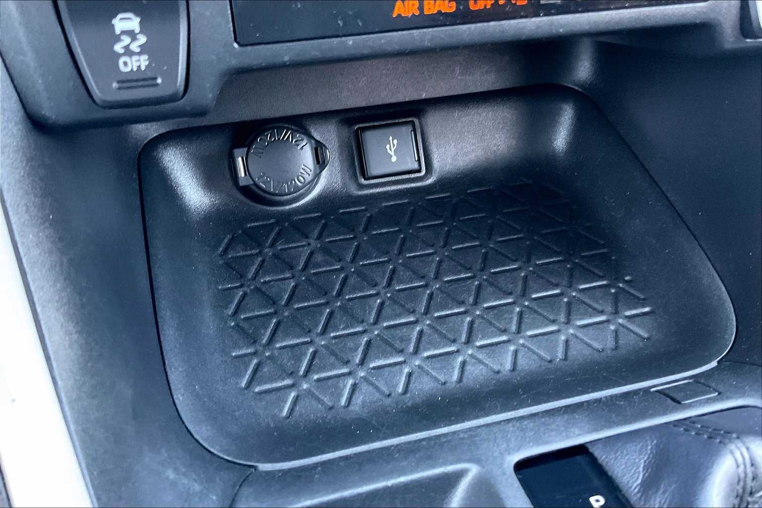2021 Toyota RAV4 LE - Photo 26