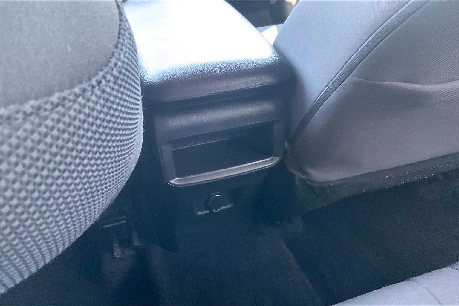 2021 Toyota RAV4 LE - Photo 27
