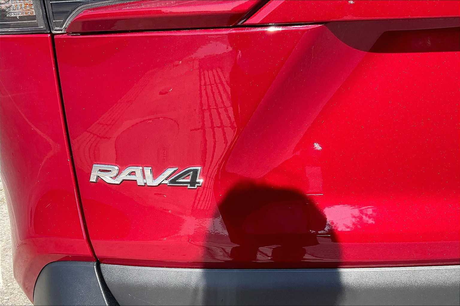 2021 Toyota RAV4 LE - Photo 28