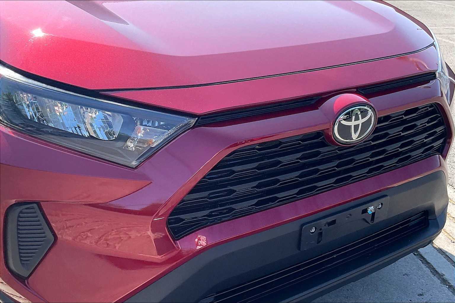 2021 Toyota RAV4 LE - Photo 31