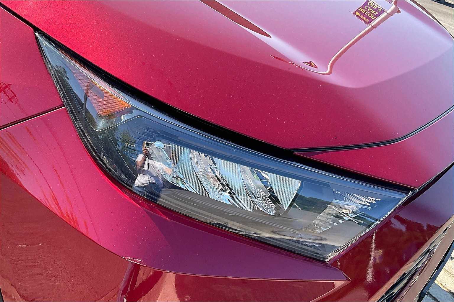 2021 Toyota RAV4 LE - Photo 32