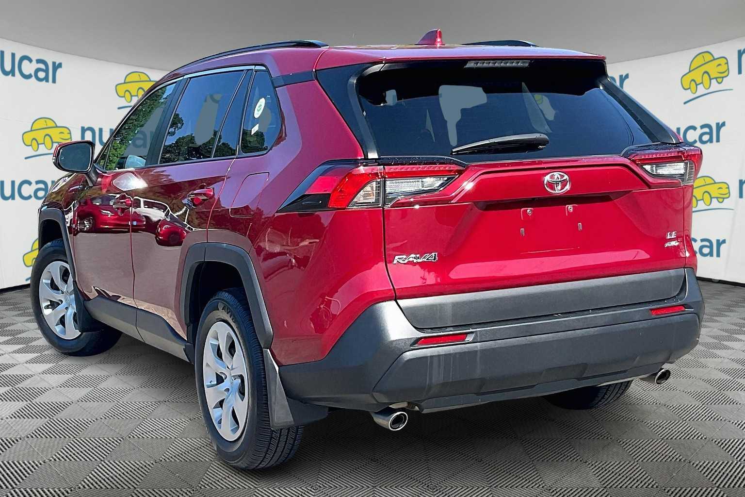 2021 Toyota RAV4 LE - Photo 4