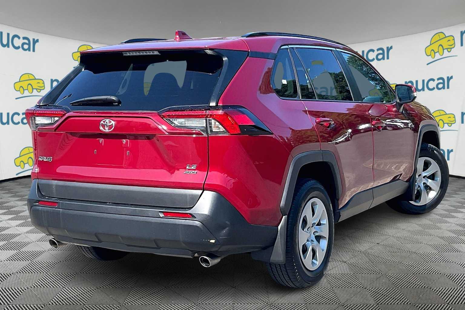 2021 Toyota RAV4 LE - Photo 6