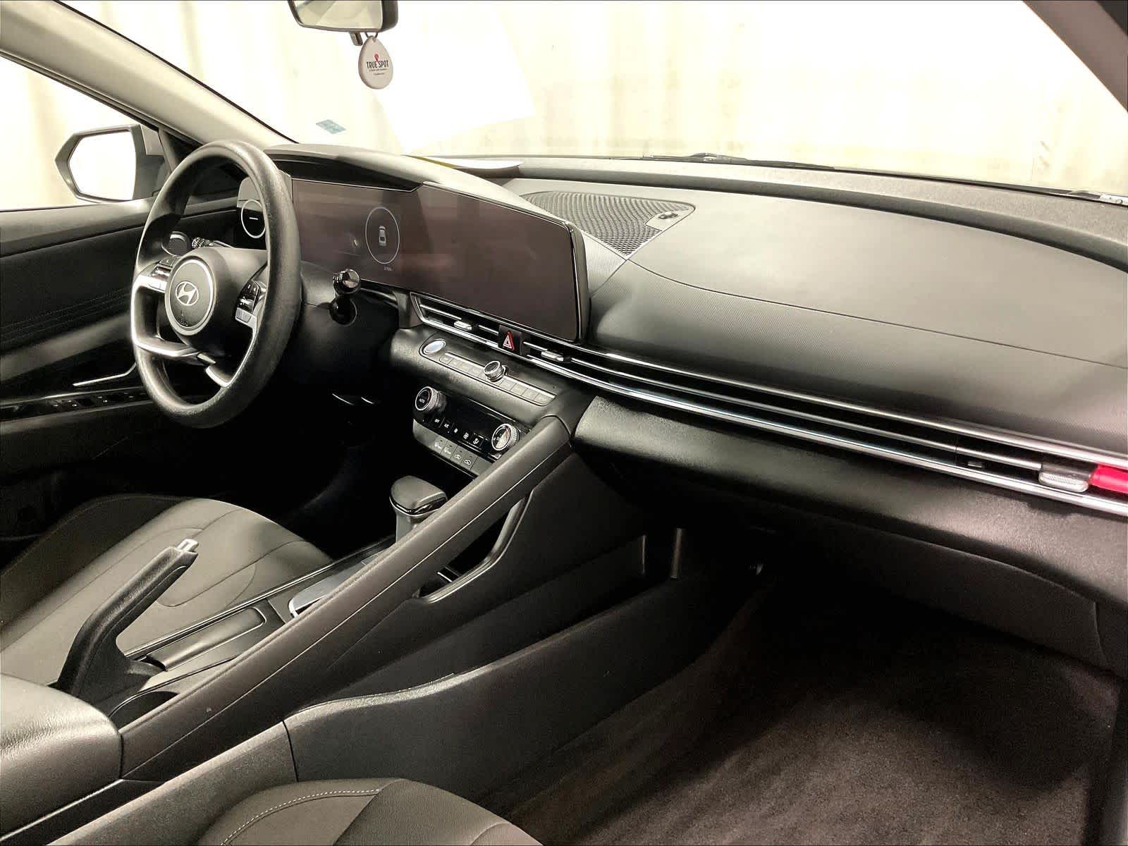 2024 Hyundai Elantra SEL - Photo 14
