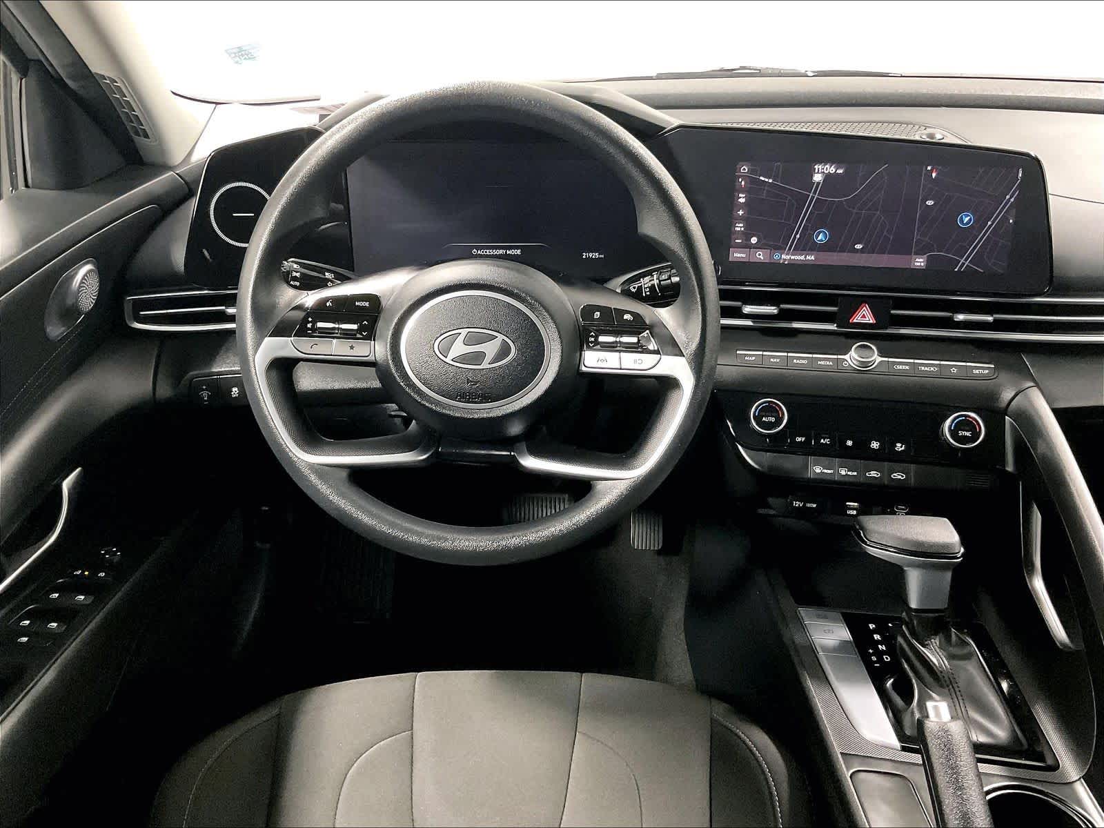 2024 Hyundai Elantra SEL - Photo 17