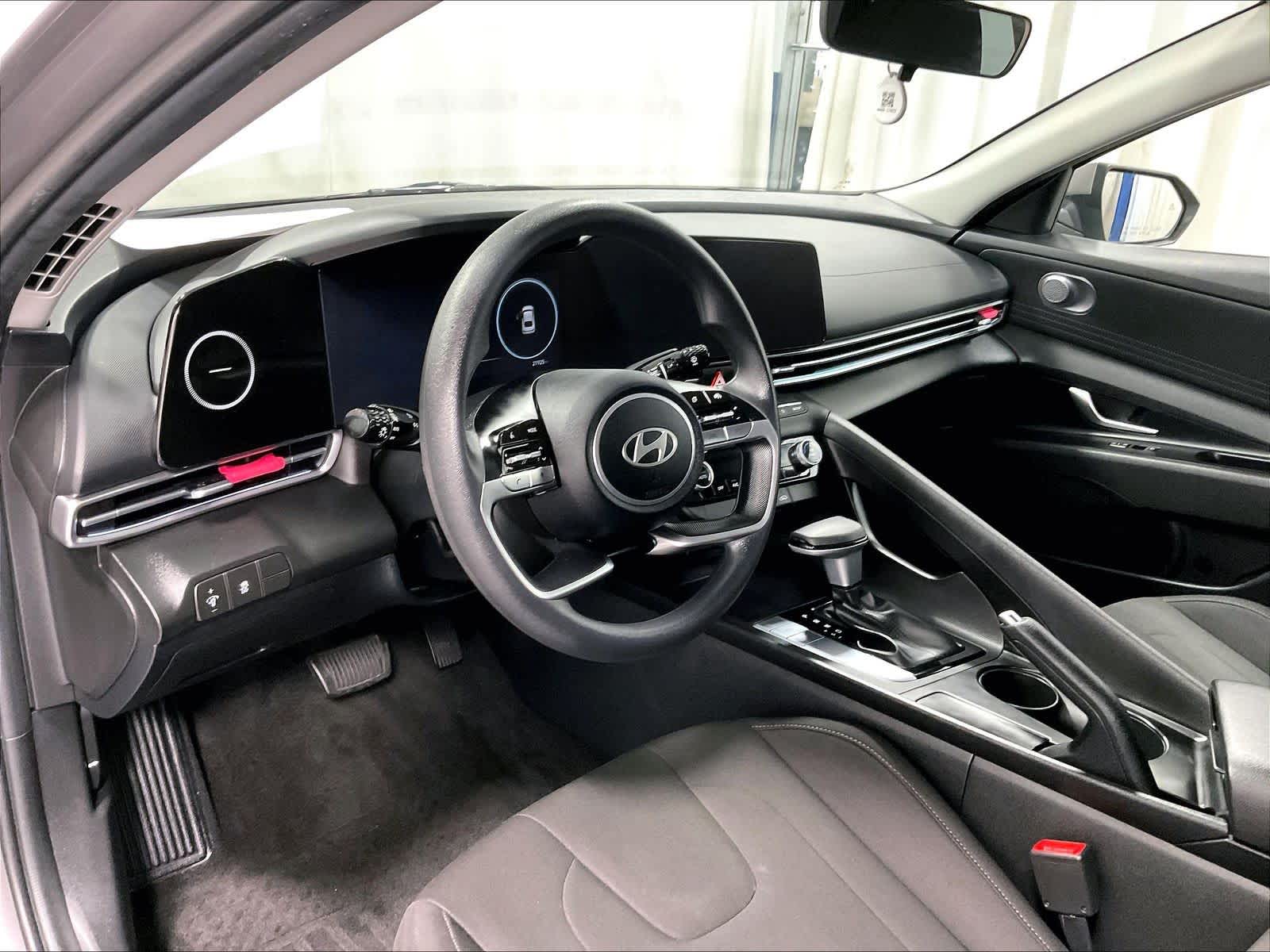 2024 Hyundai Elantra SEL - Photo 8