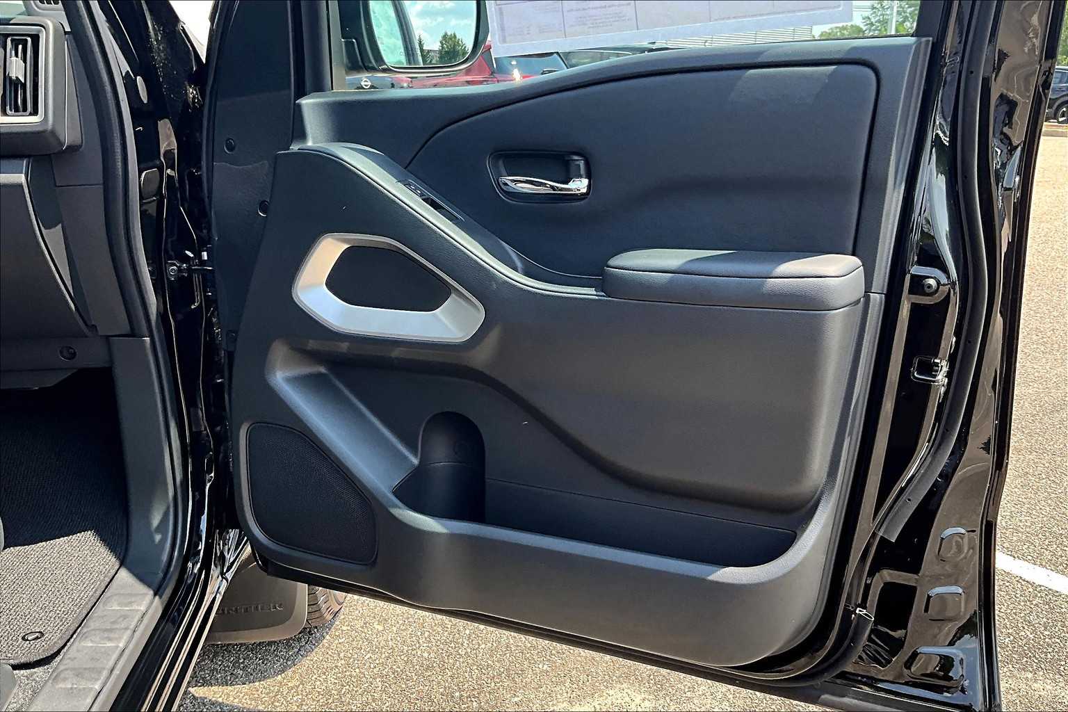 2025 Nissan Frontier SV - Photo 12