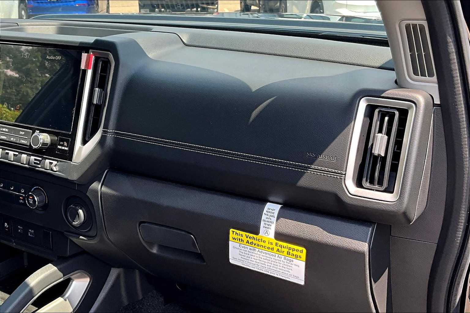 2025 Nissan Frontier SV - Photo 13