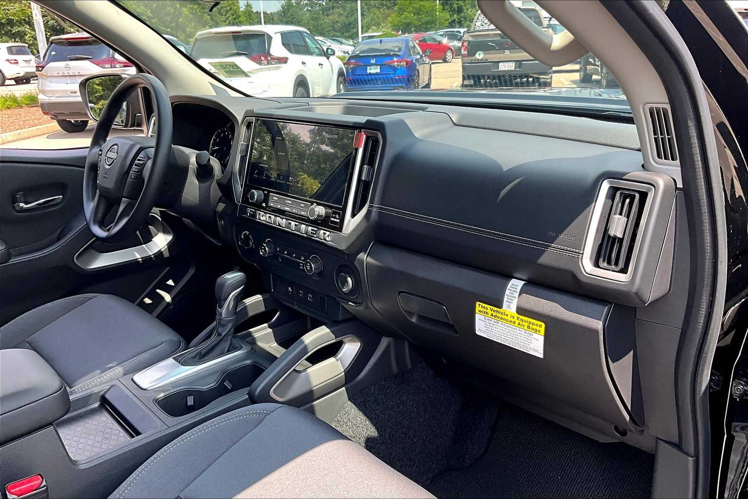 2025 Nissan Frontier SV - Photo 14