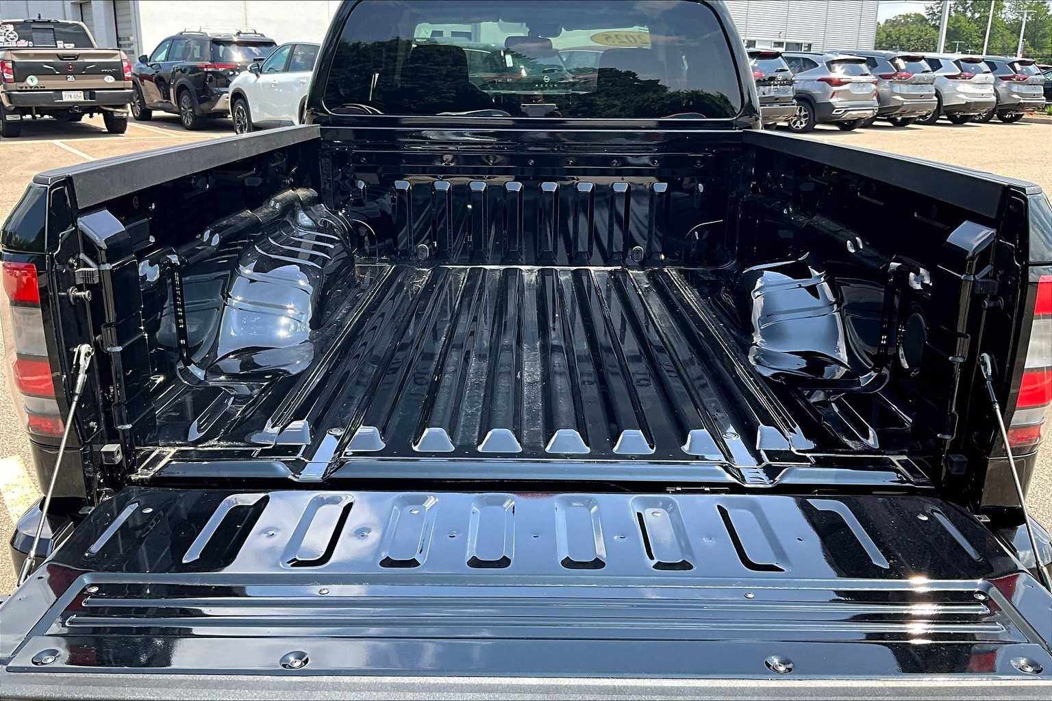 2025 Nissan Frontier SV - Photo 30