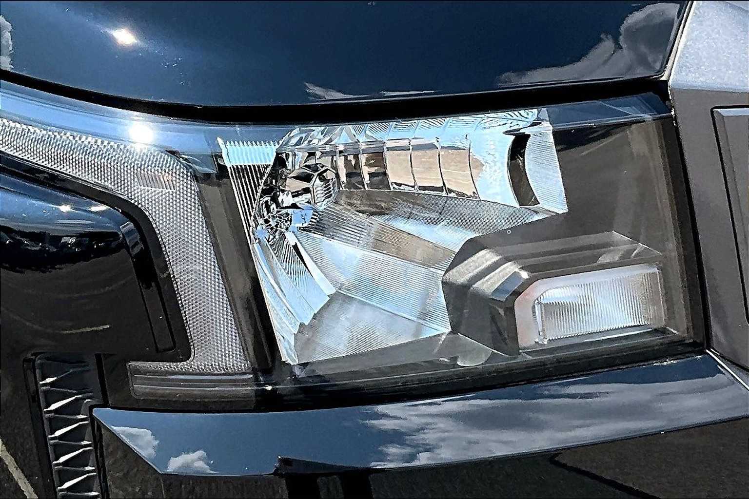 2025 Nissan Frontier SV - Photo 32
