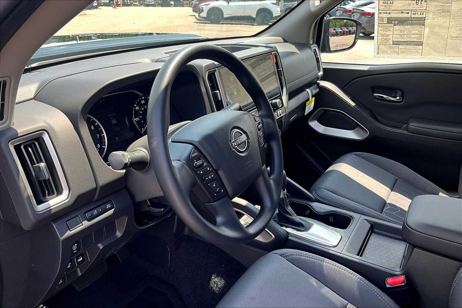 2025 Nissan Frontier SV - Photo 8