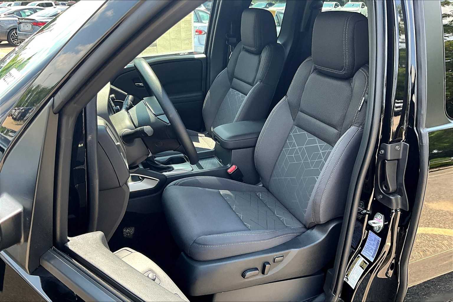 2025 Nissan Frontier SV - Photo 10