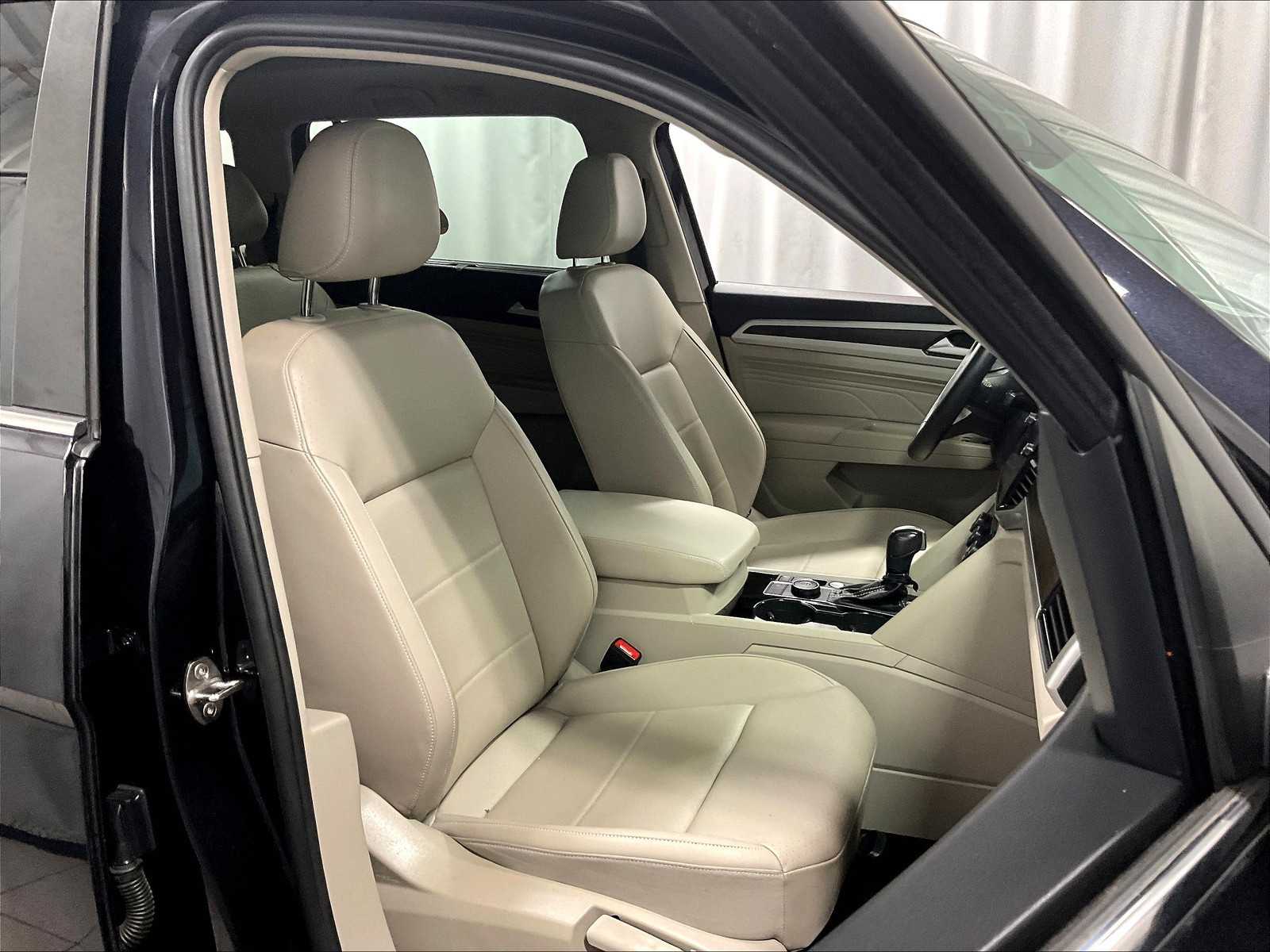 2022 Volkswagen Atlas 3.6L V6 SE w/Technology - Photo 11
