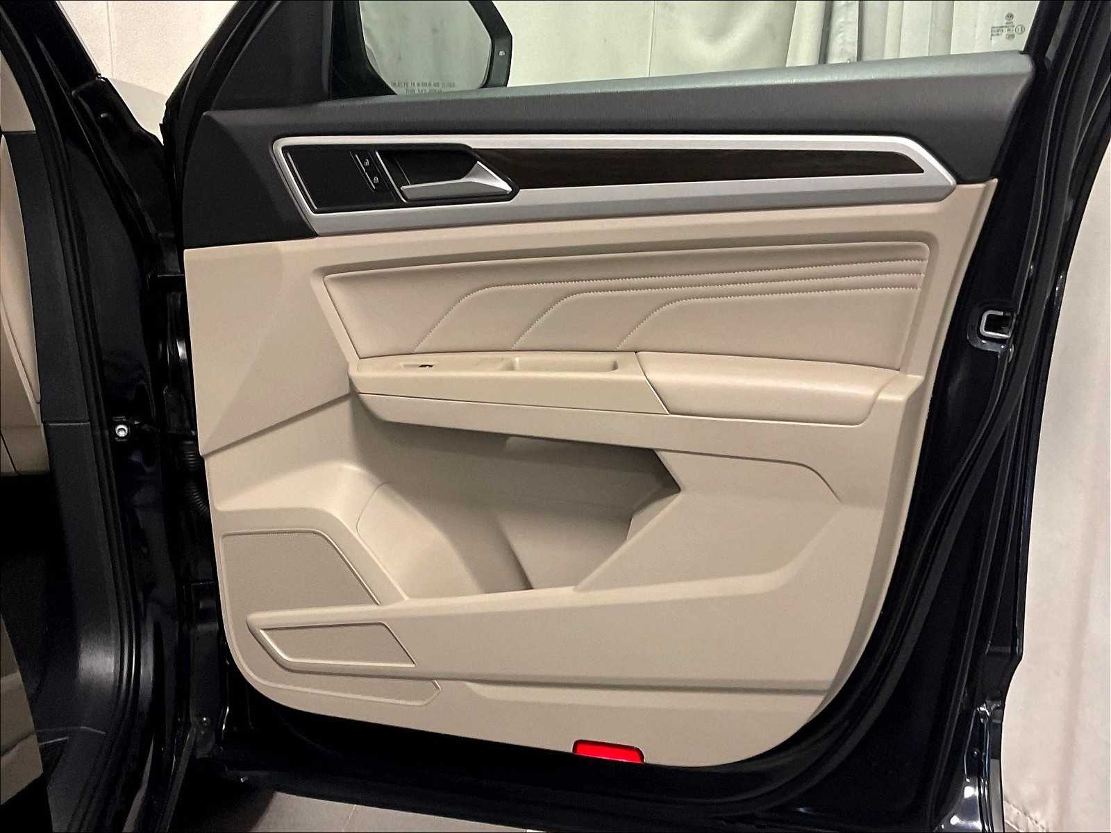 2022 Volkswagen Atlas 3.6L V6 SE w/Technology - Photo 12