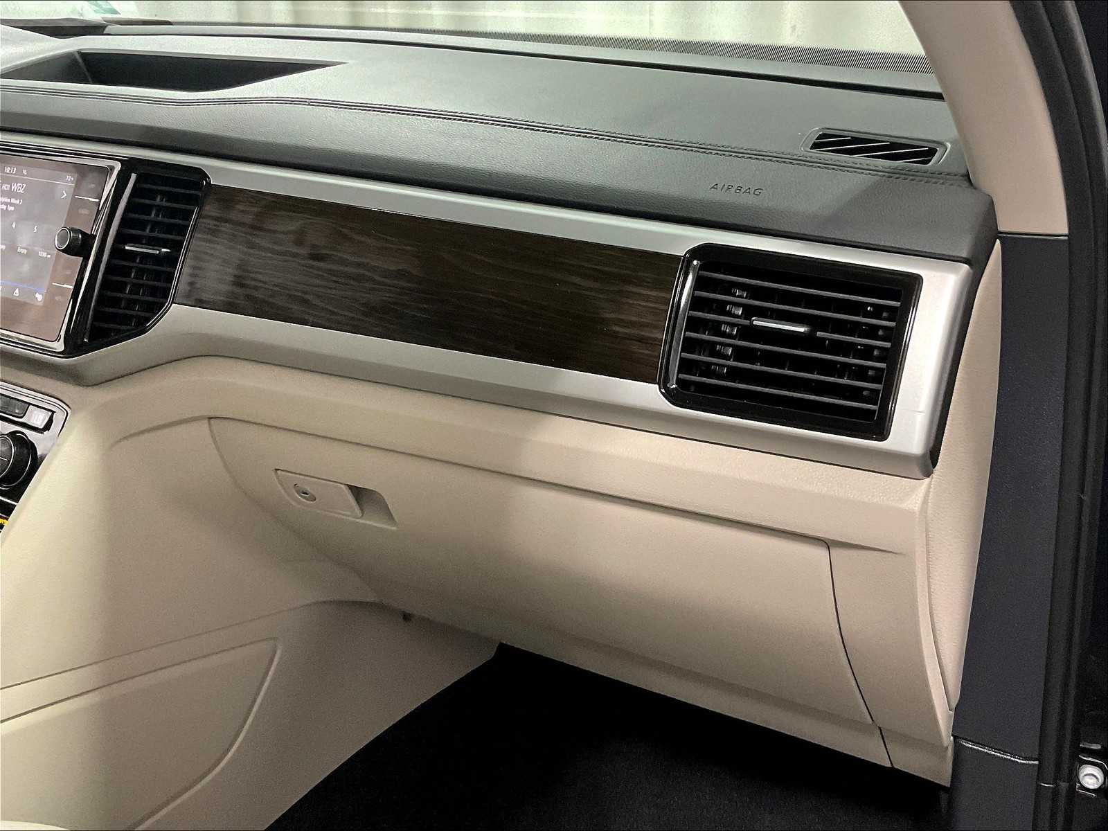 2022 Volkswagen Atlas 3.6L V6 SE w/Technology - Photo 13