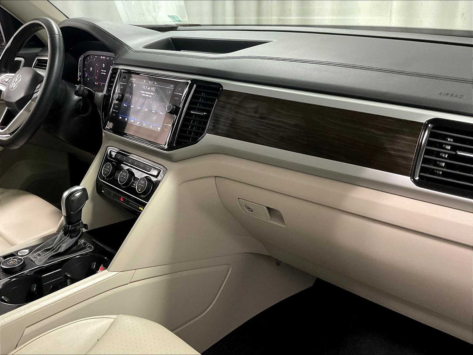 2022 Volkswagen Atlas 3.6L V6 SE w/Technology - Photo 14