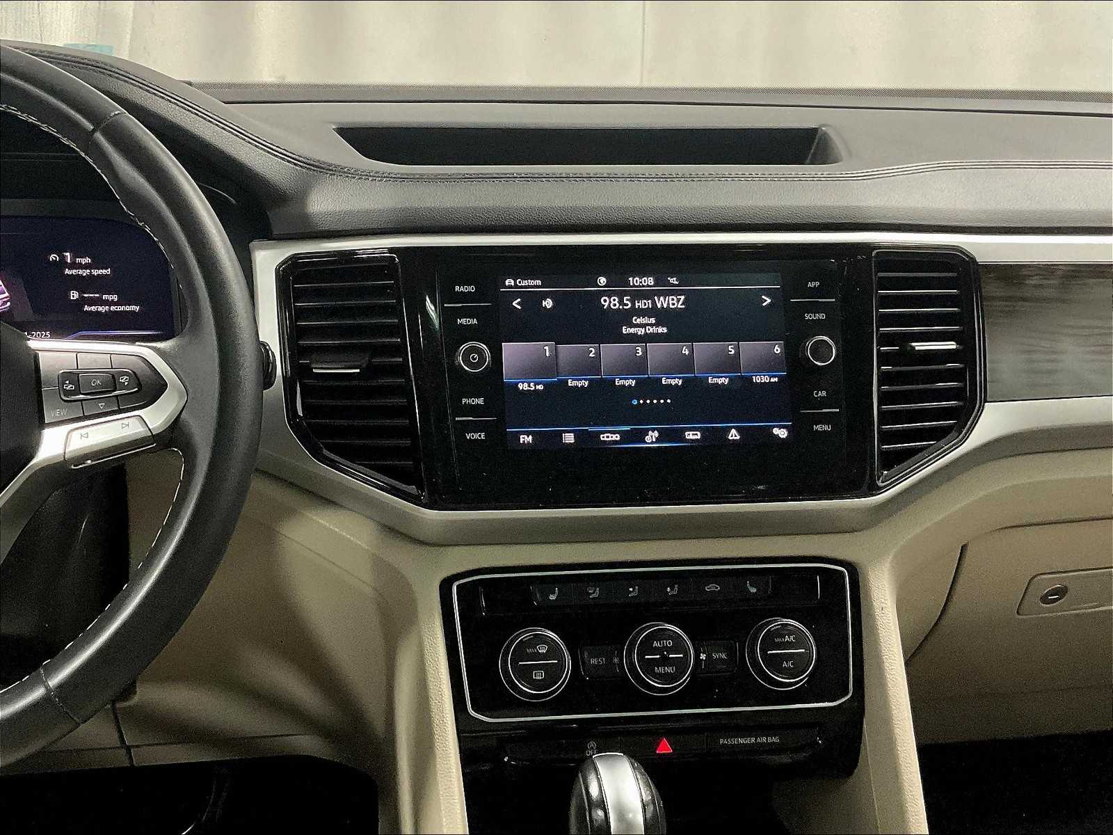 2022 Volkswagen Atlas 3.6L V6 SE w/Technology - Photo 19