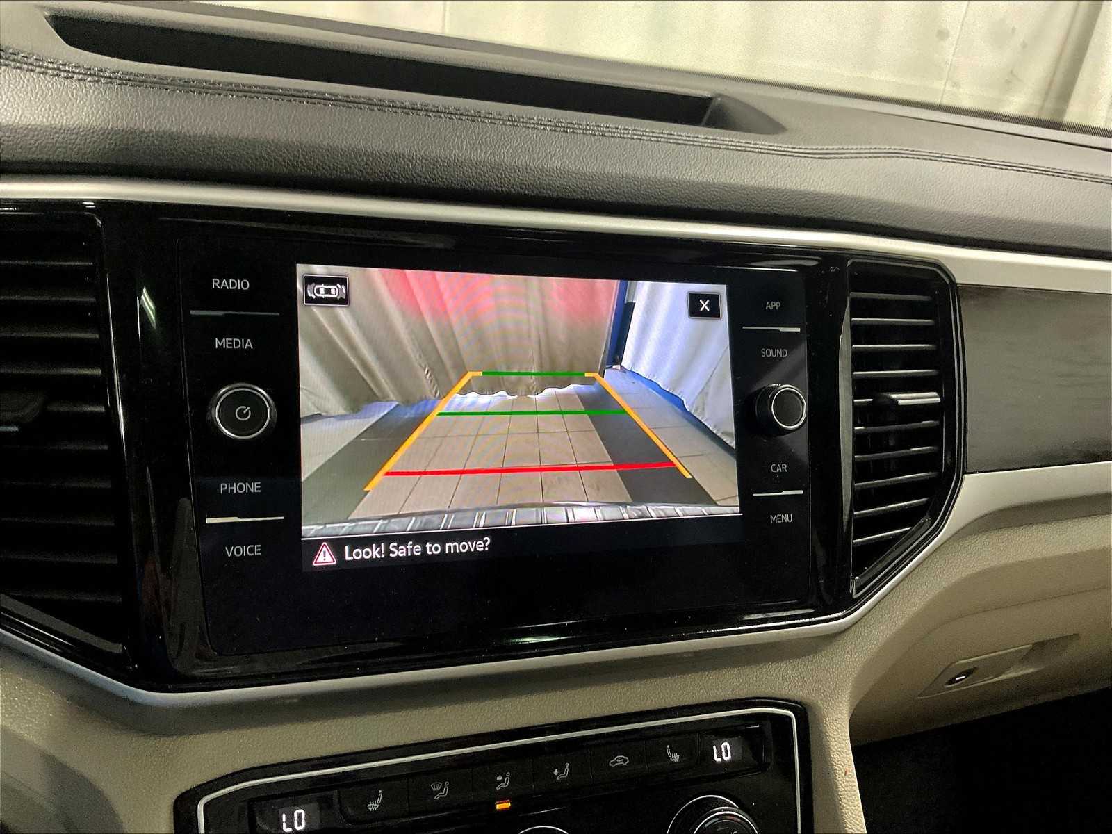 2022 Volkswagen Atlas 3.6L V6 SE w/Technology - Photo 20