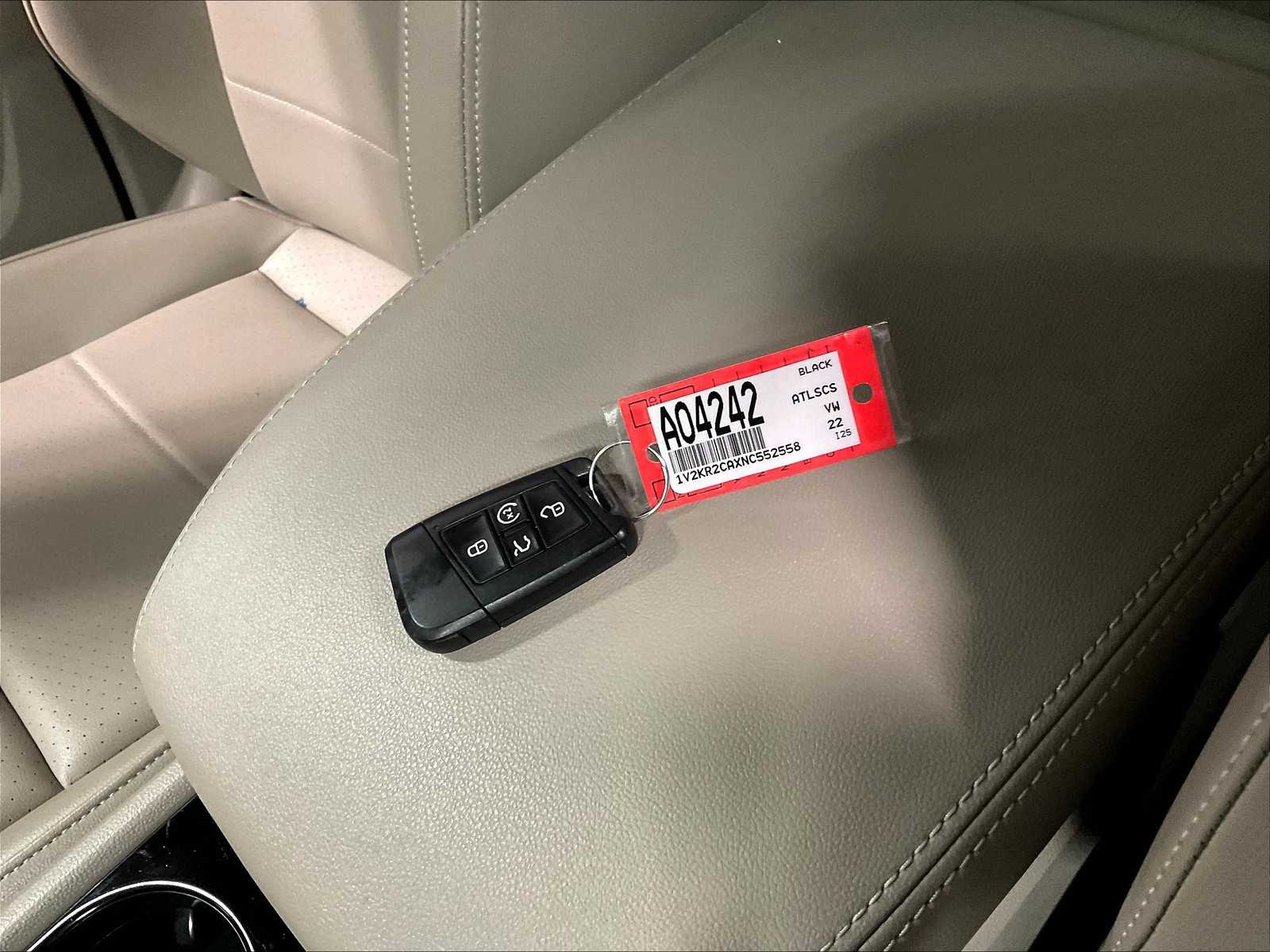 2022 Volkswagen Atlas 3.6L V6 SE w/Technology - Photo 32