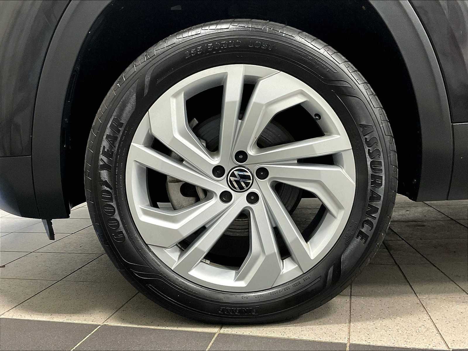 2022 Volkswagen Atlas 3.6L V6 SE w/Technology - Photo 7