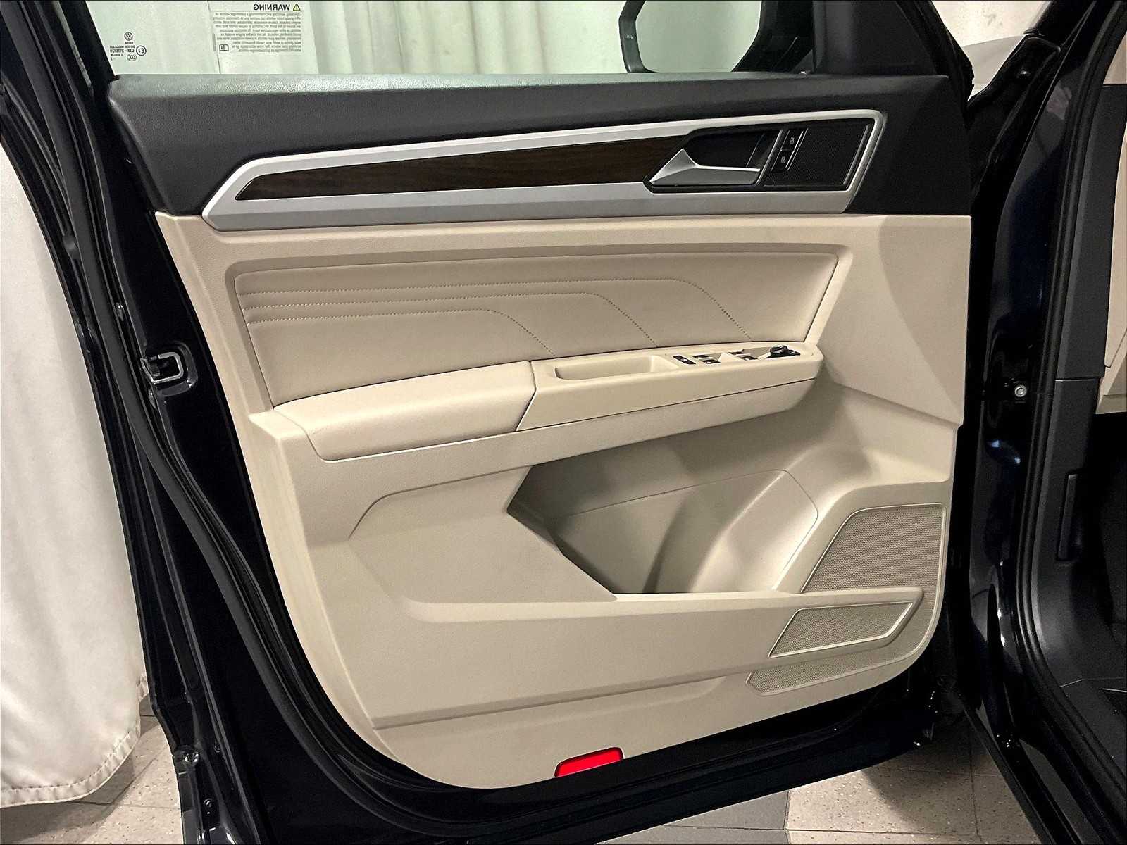 2022 Volkswagen Atlas 3.6L V6 SE w/Technology - Photo 9