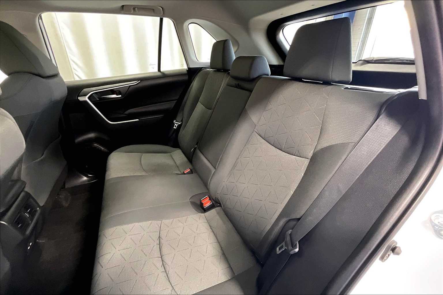 2022 Toyota RAV4 XLE - Photo 15