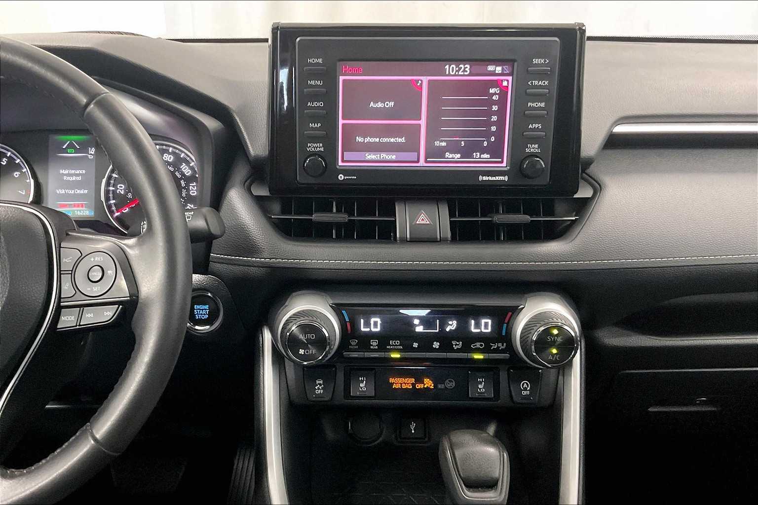 2022 Toyota RAV4 XLE - Photo 18