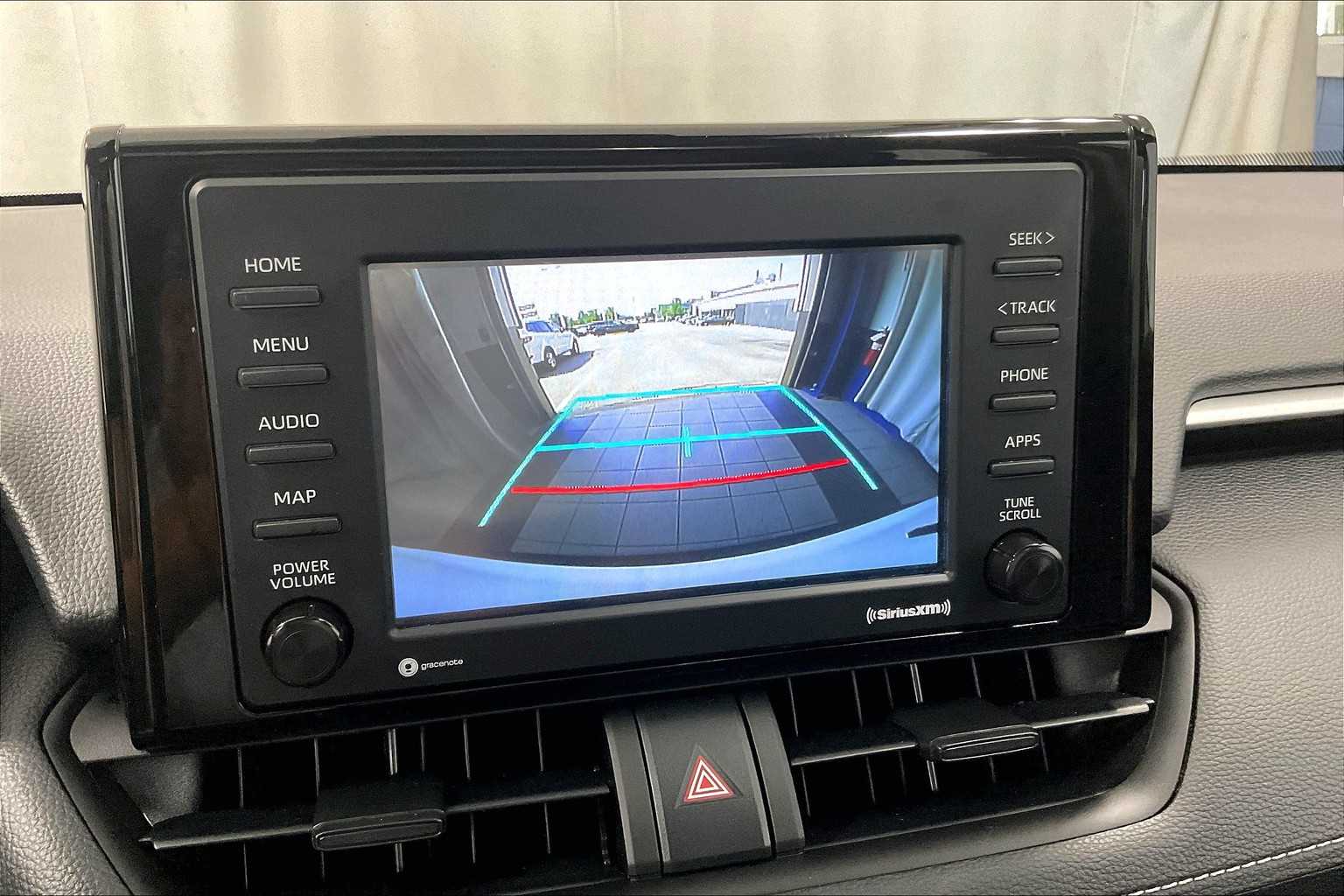 2022 Toyota RAV4 XLE - Photo 19