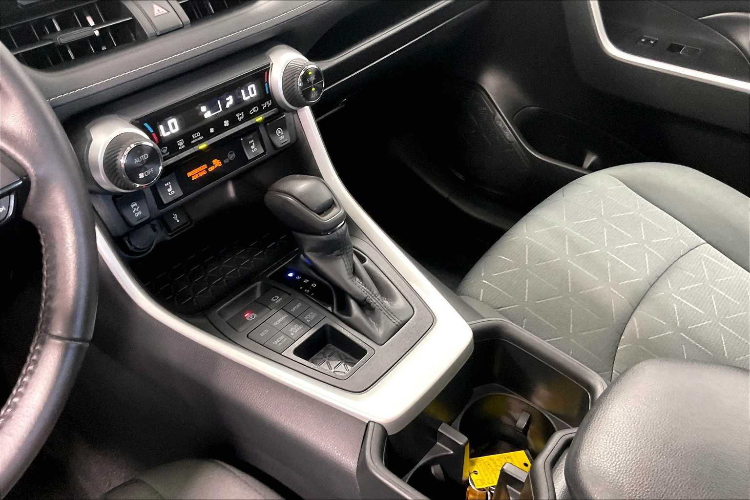2022 Toyota RAV4 XLE - Photo 20