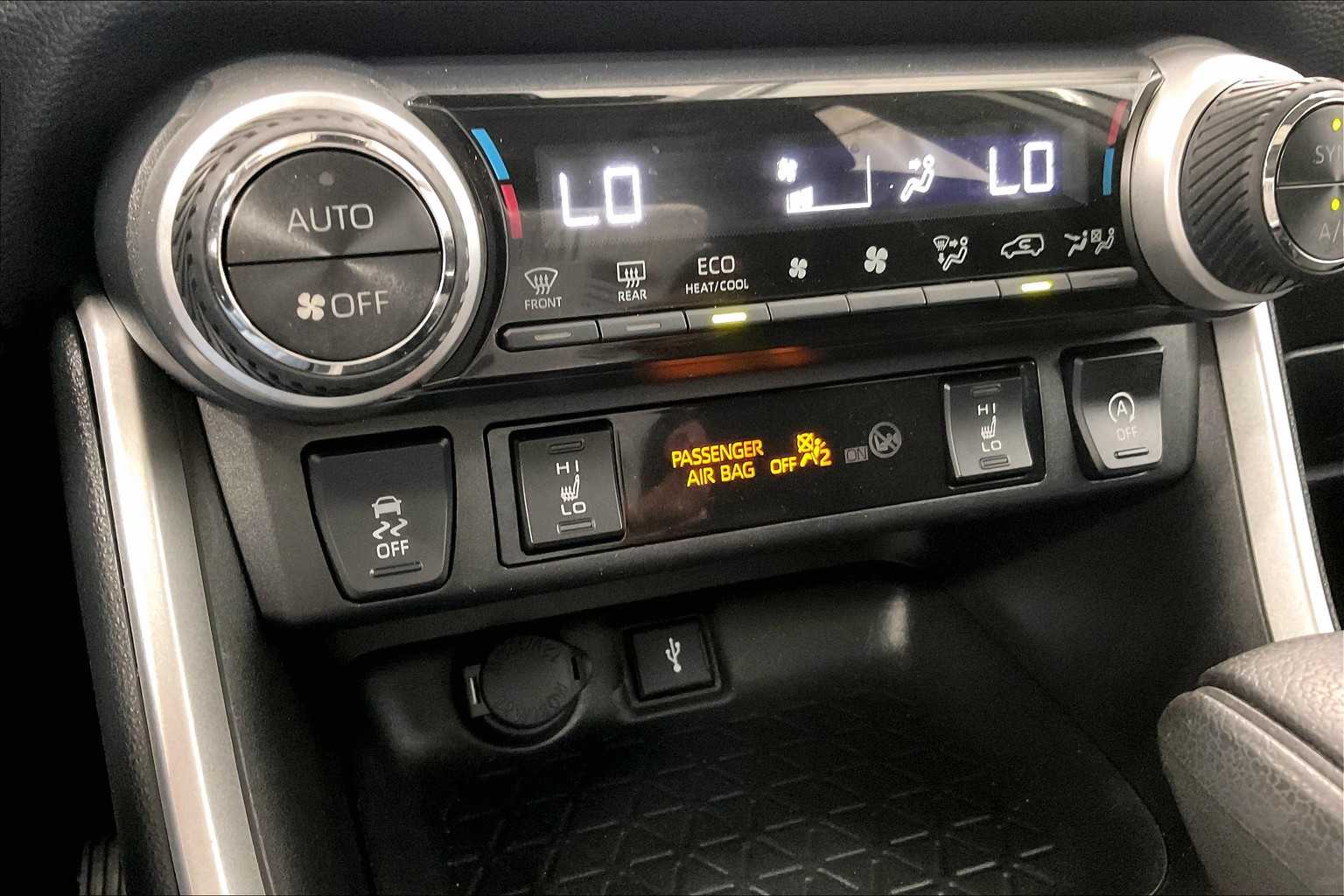 2022 Toyota RAV4 XLE - Photo 26