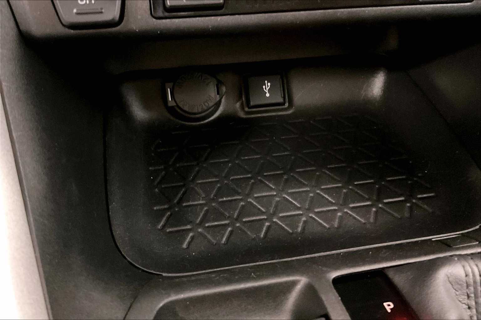 2022 Toyota RAV4 XLE - Photo 27