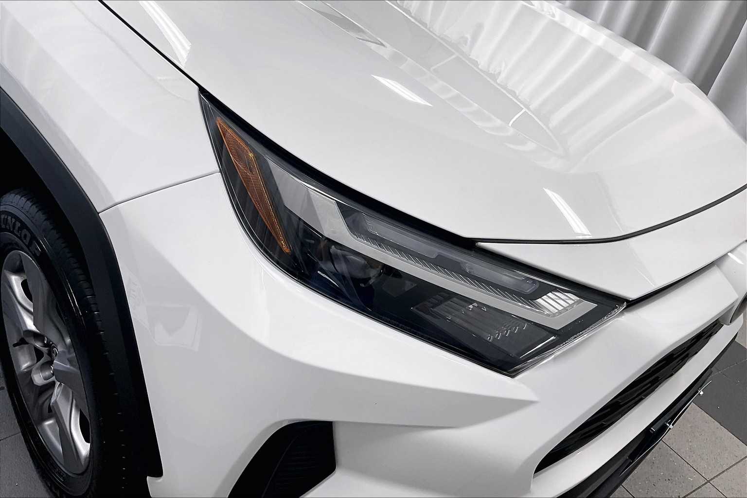2022 Toyota RAV4 XLE - Photo 33